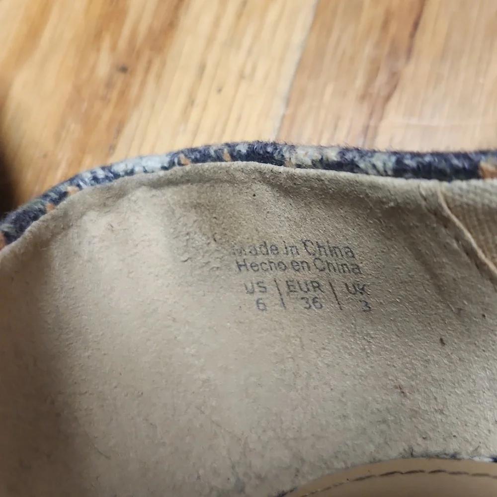 Floral Women's Flats 6, VGUC - Picture 3 of 4